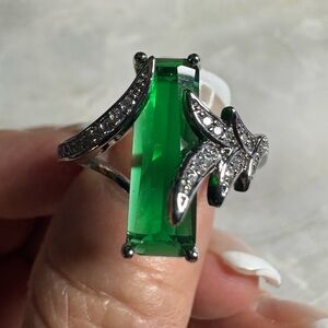 Elegant Green and Silver Ring with Decorative Pave Leaves